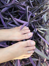 Load image into Gallery viewer, Toes &amp; Bling Toe Ring
