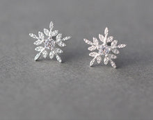 Load image into Gallery viewer, Snowflake Earring